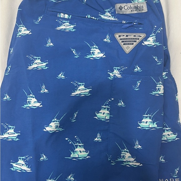 Columbia PFG water short 6” seam size men’s small - Picture 2 of 3